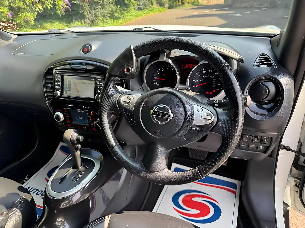 Used 2015 Nissan Juke Tekna White - Interior and Exterior details 20