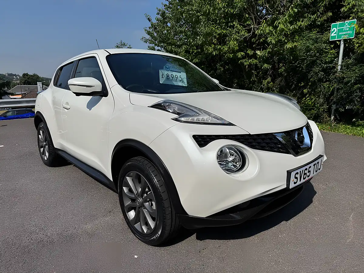 Used 2015 Nissan Juke Tekna White - Interior and Exterior details 3