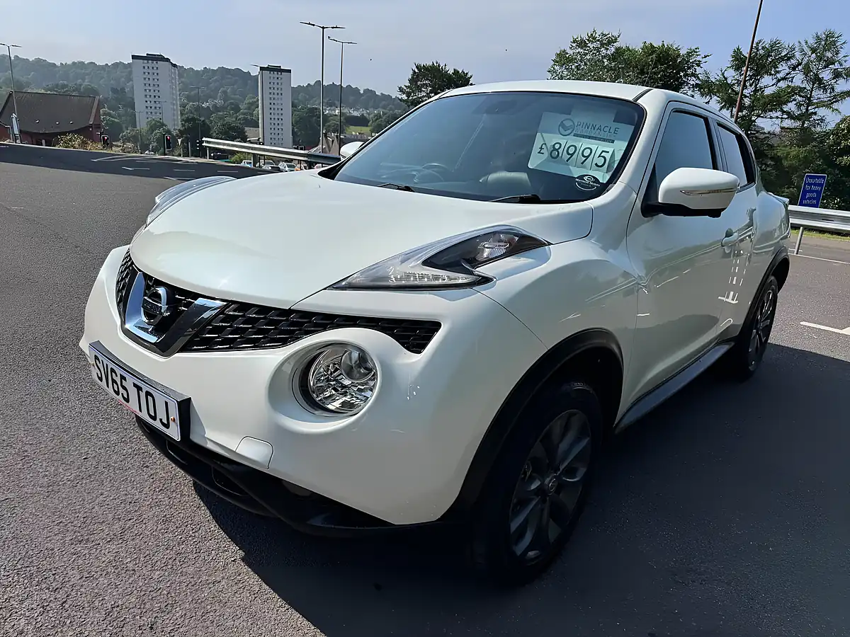Used 2015 Nissan Juke Tekna White - Interior and Exterior details 4