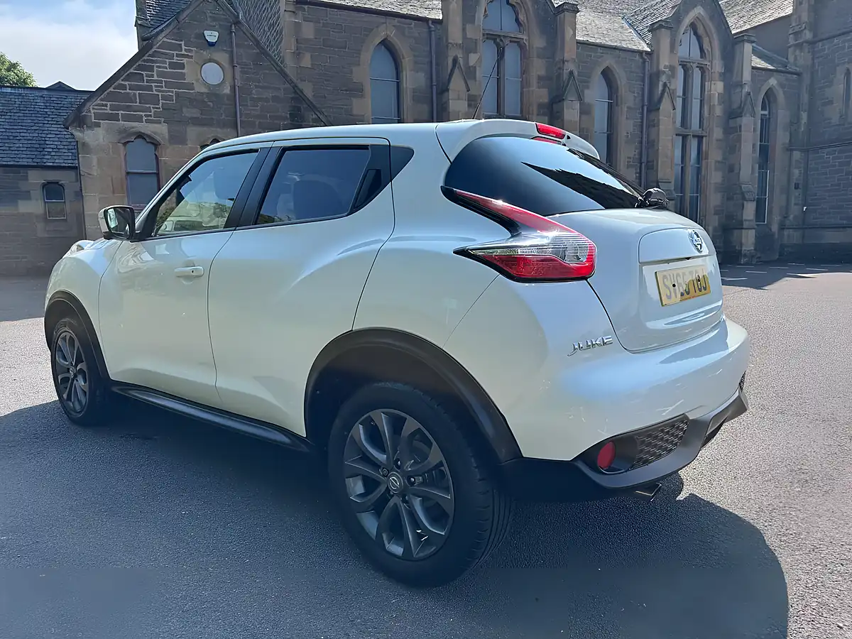 Used 2015 Nissan Juke Tekna White - Interior and Exterior details 6