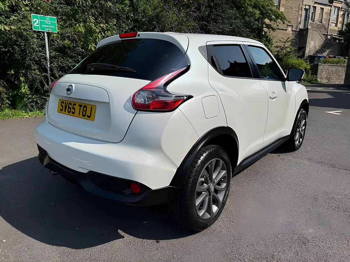 Used 2015 Nissan Juke Tekna White - Interior and Exterior details 8