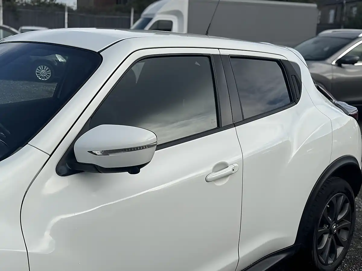 Used 2015 Nissan Juke Tekna White - Interior and Exterior details 10