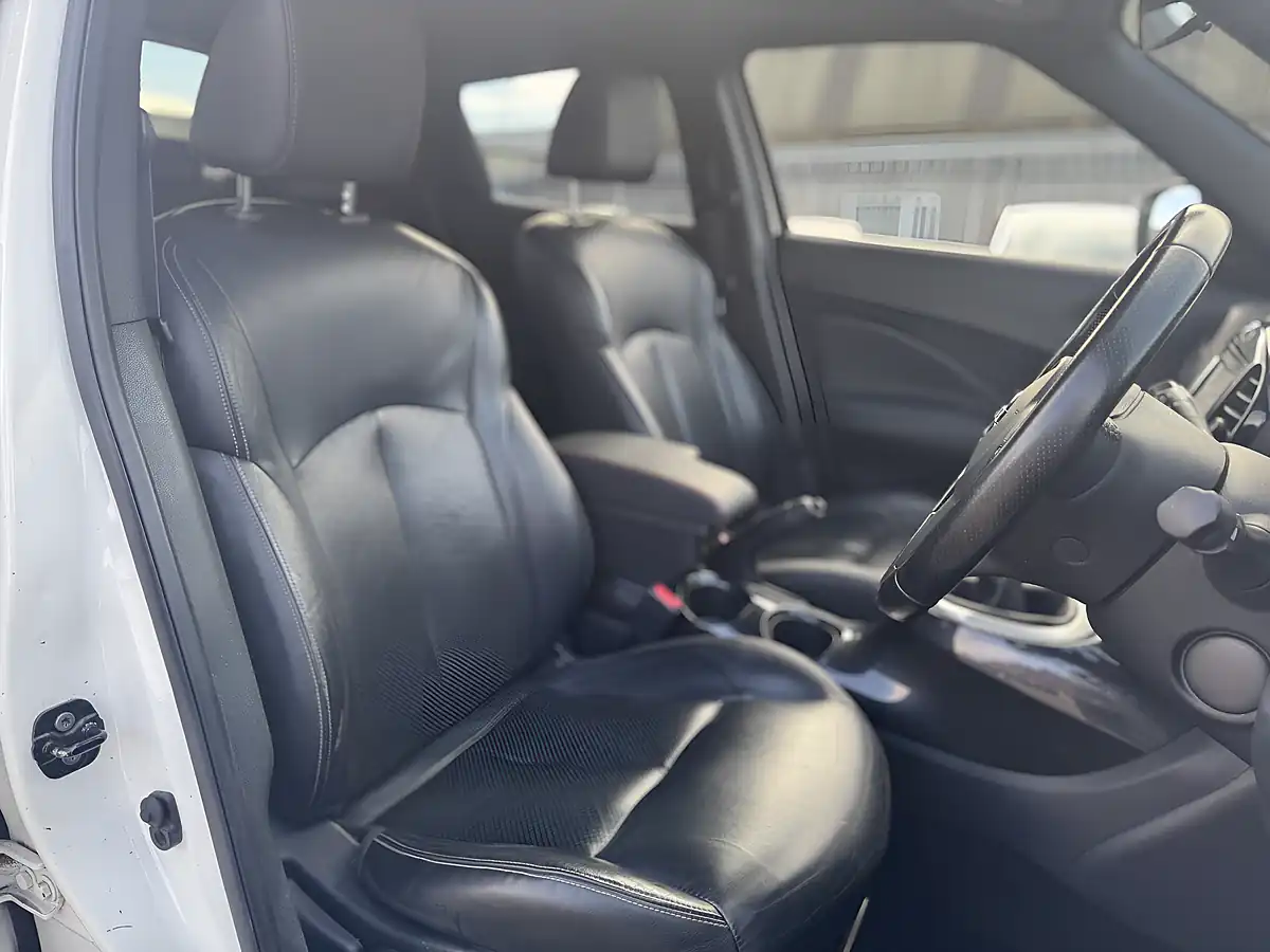 Used 2015 Nissan Juke Tekna White - Interior and Exterior details 13