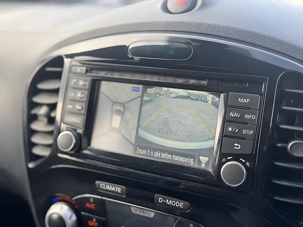 Used 2015 Nissan Juke Tekna White - Interior and Exterior details 16