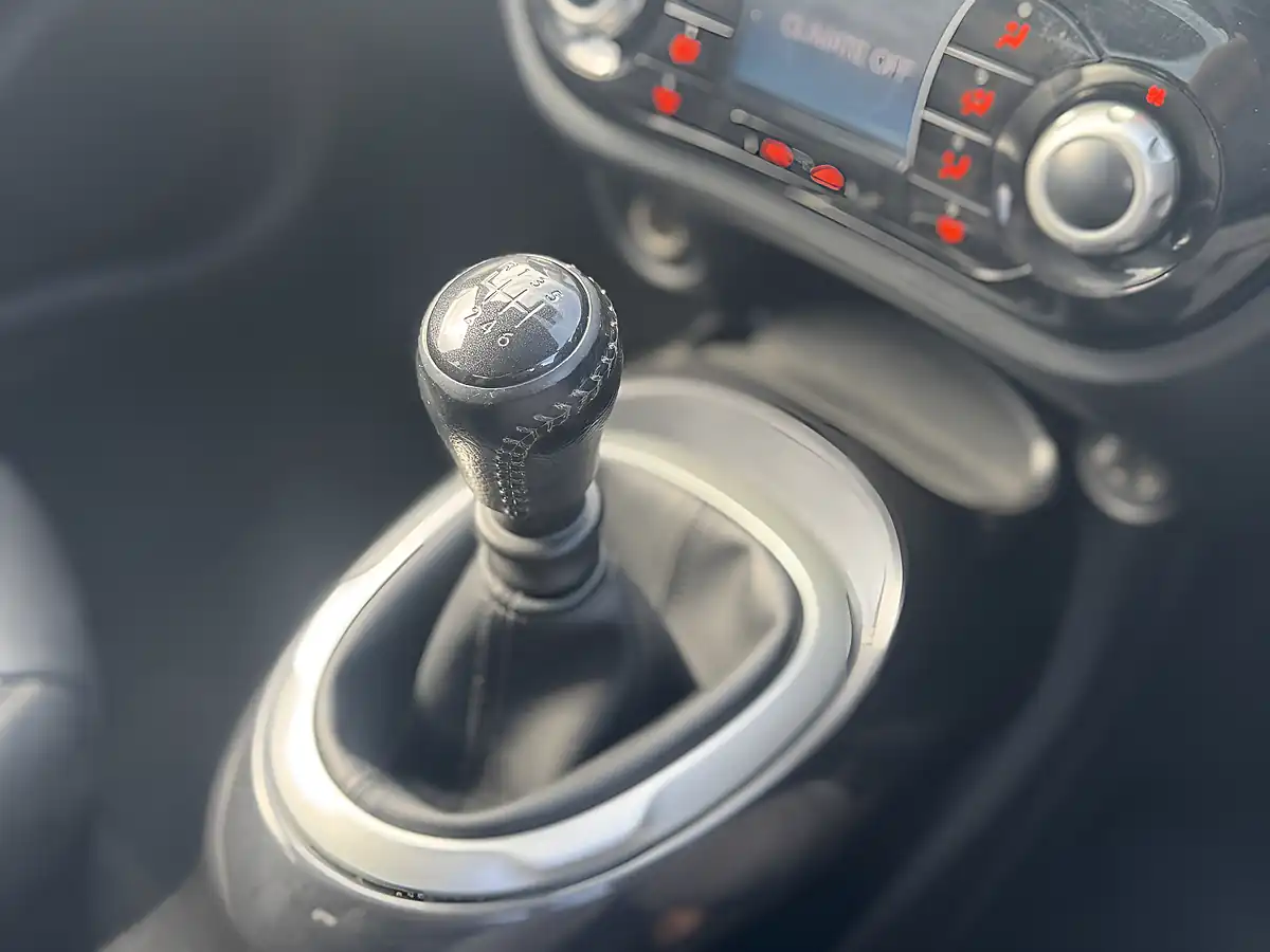 Used 2015 Nissan Juke Tekna White - Interior and Exterior details 18