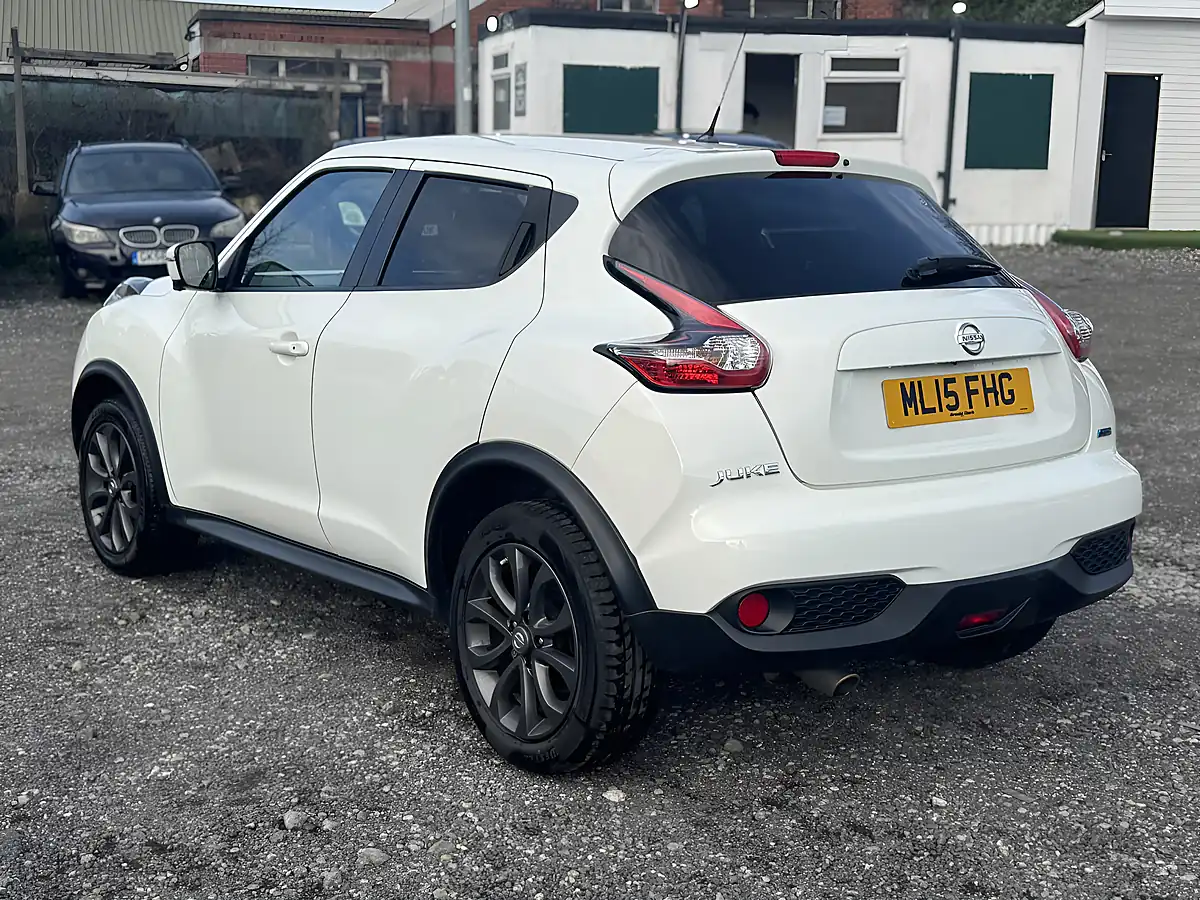 Used 2015 Nissan Juke Tekna White - Interior and Exterior details 5