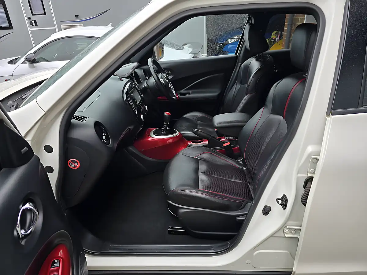 Used 2015 Nissan Juke Tekna White - Interior and Exterior details 14