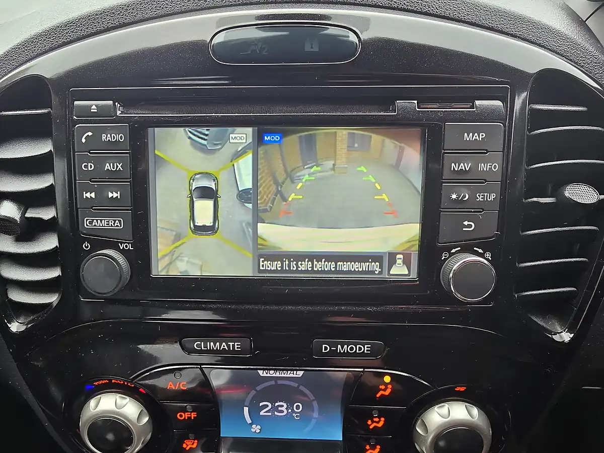 Used 2015 Nissan Juke Tekna White - Interior and Exterior details 17