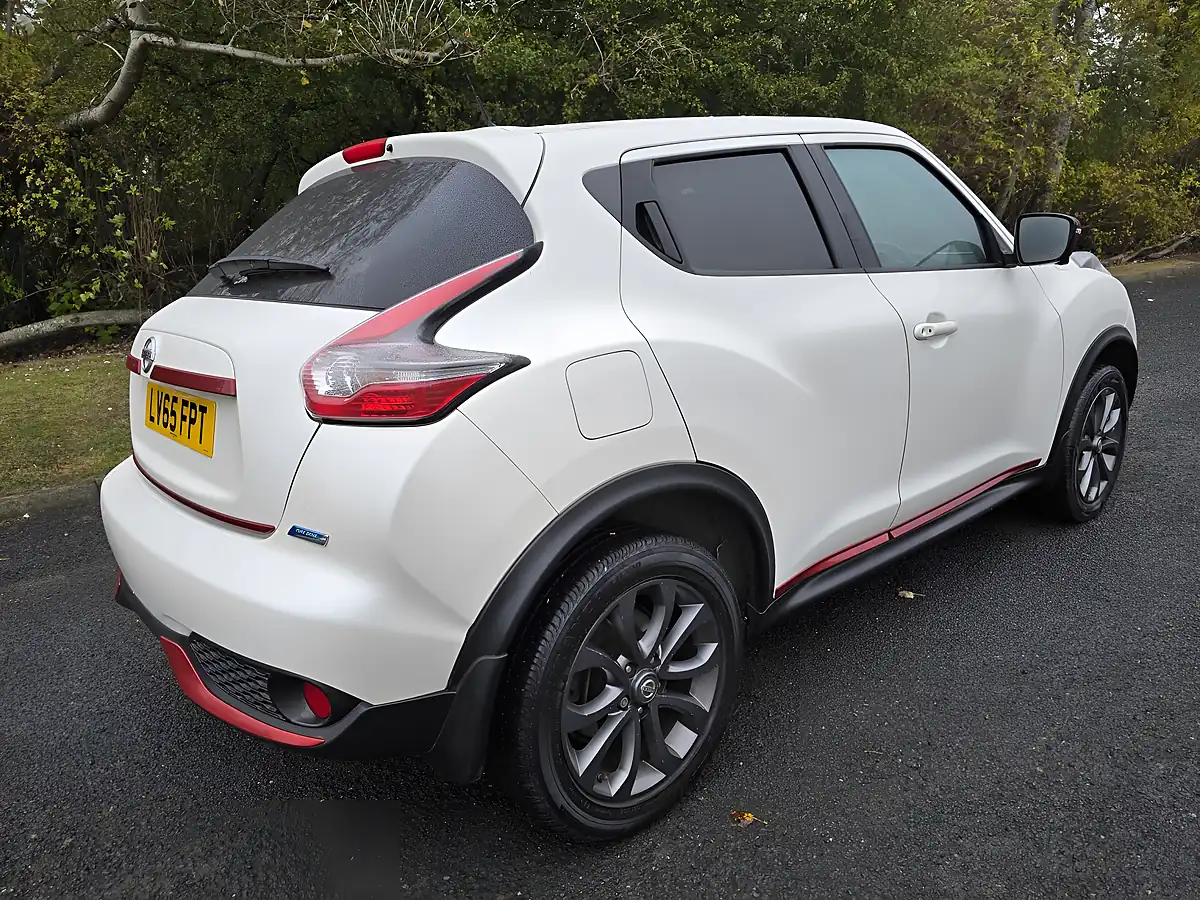 Used 2015 Nissan Juke Tekna White - Interior and Exterior details 20