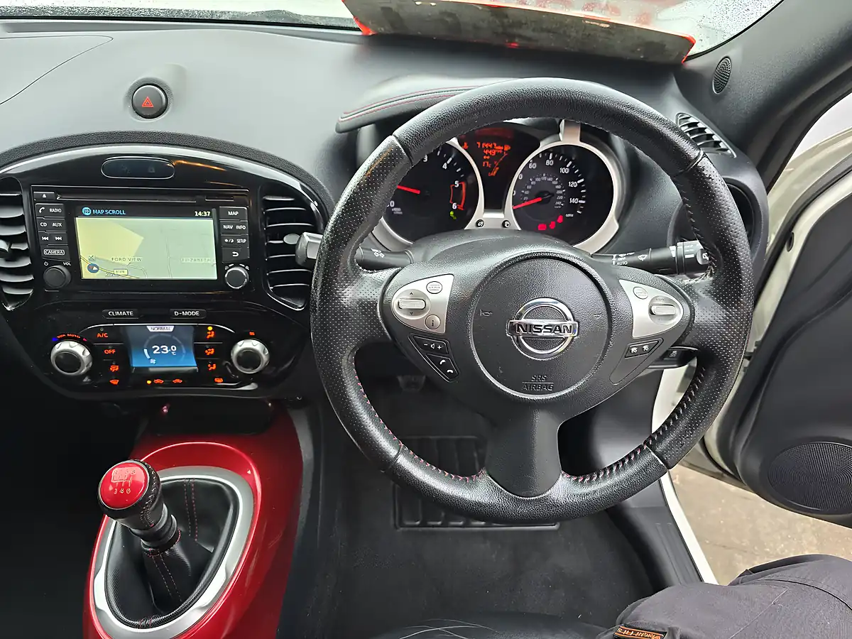 Used 2015 Nissan Juke Tekna White - Interior and Exterior details 3