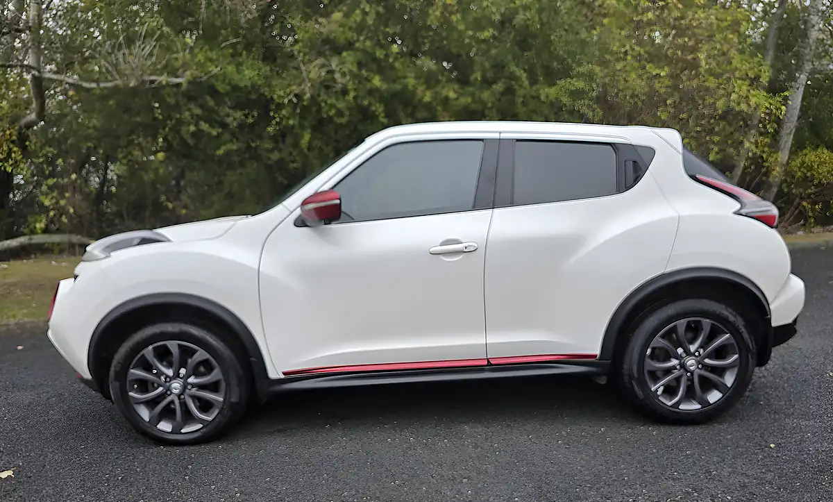 Used 2015 Nissan Juke Tekna White - Interior and Exterior details 6