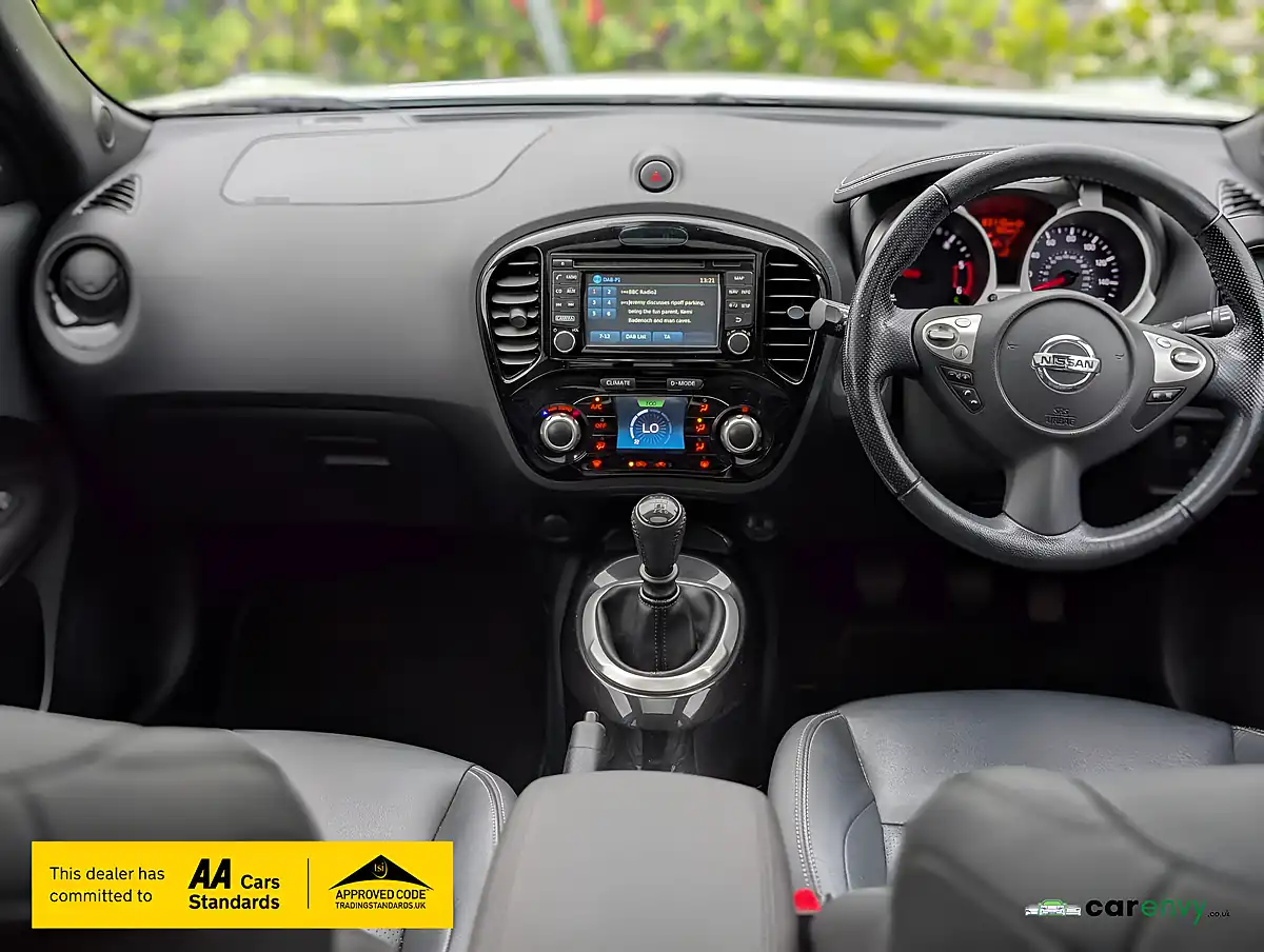 Used 2015 Nissan Juke Tekna White - Interior and Exterior details 11