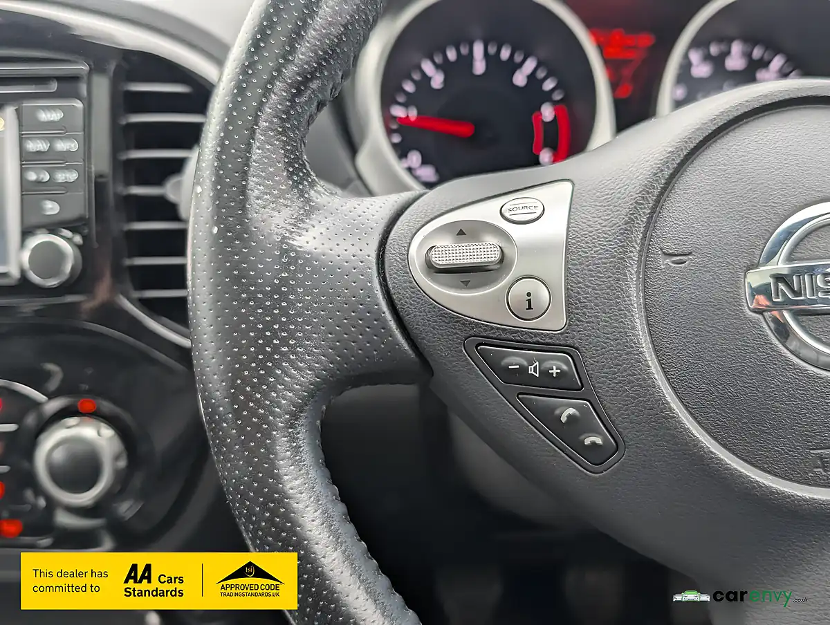 Used 2015 Nissan Juke Tekna White - Interior and Exterior details 12