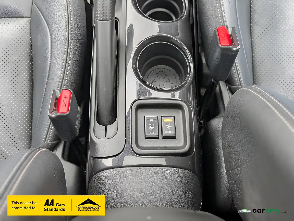 Used 2015 Nissan Juke Tekna White - Interior and Exterior details 14