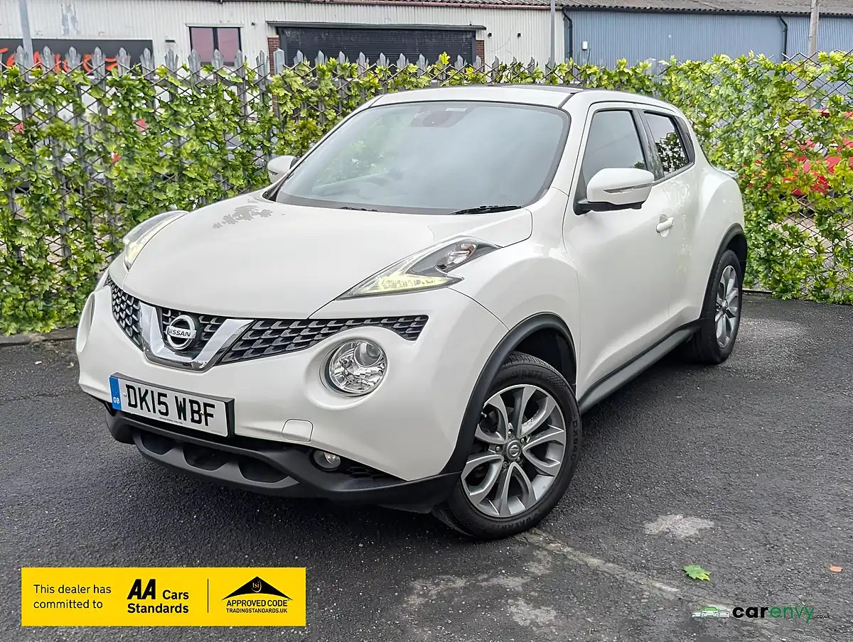 Used 2015 Nissan Juke Tekna White - Interior and Exterior details 5