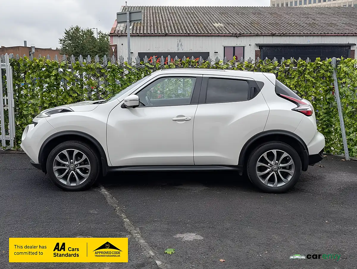Used 2015 Nissan Juke Tekna White - Interior and Exterior details 6