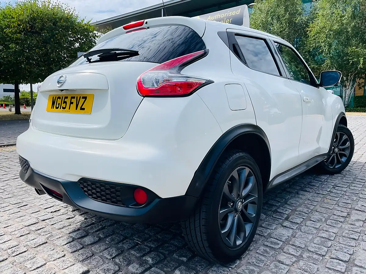 Used 2015 Nissan Juke Tekna White - Interior and Exterior details 13