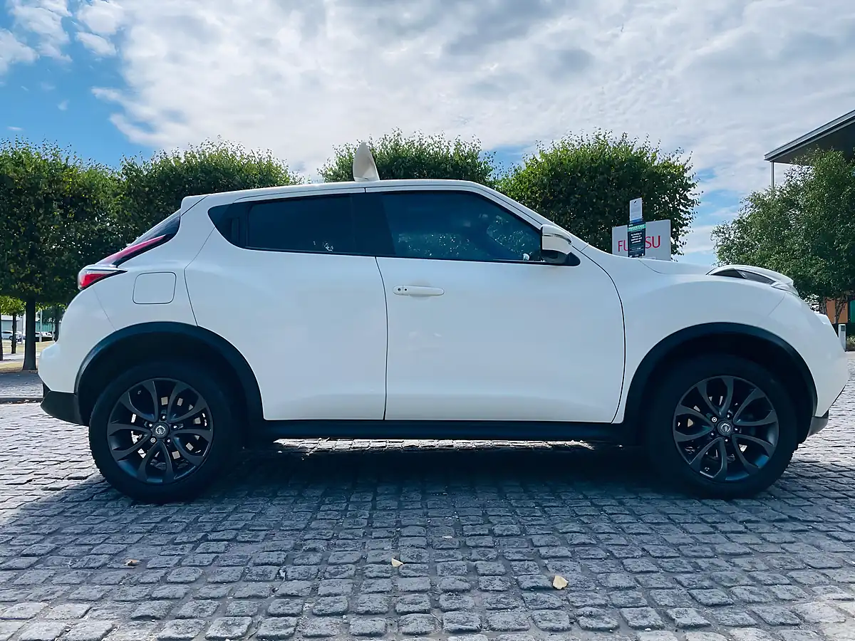 Used 2015 Nissan Juke Tekna White - Interior and Exterior details 9