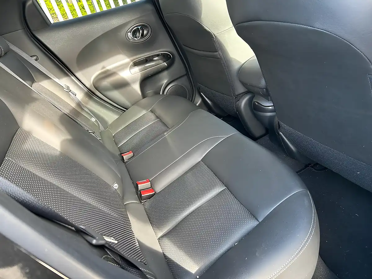 Used 2015 Nissan Juke Tekna Xtron Black - Interior and Exterior details 6
