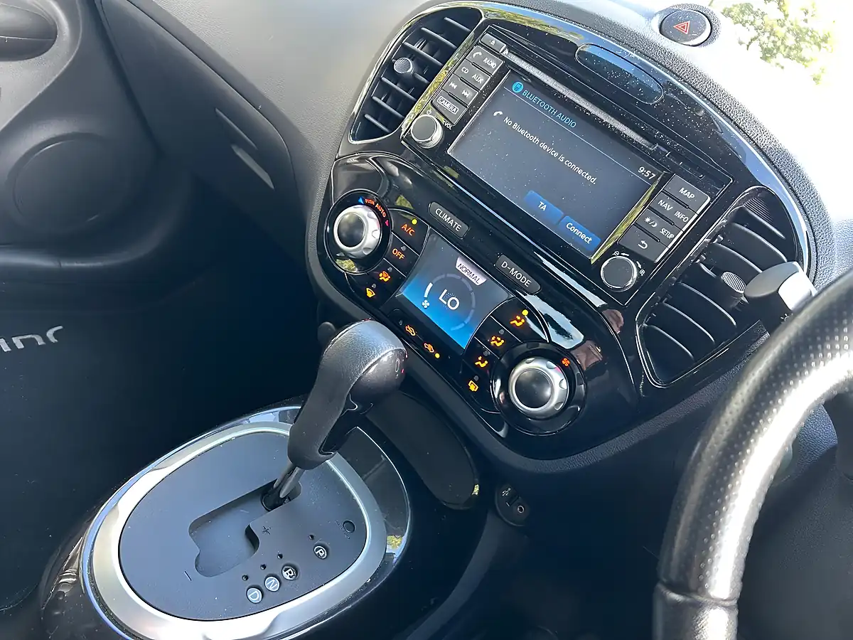 Used 2015 Nissan Juke Tekna Xtron Black - Interior and Exterior details 8