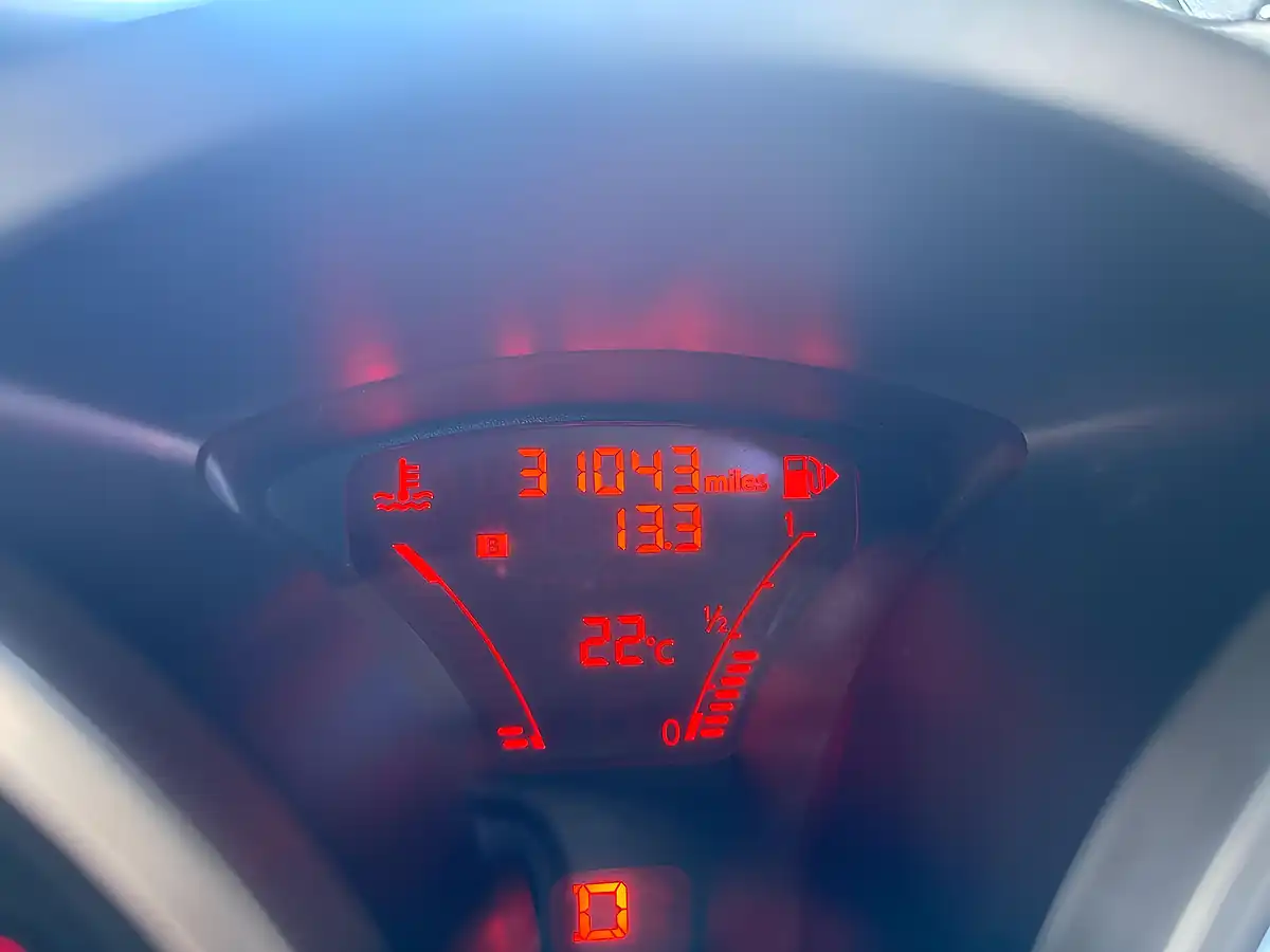 Used 2015 Nissan Juke Tekna Xtron Red - Interior and Exterior details 10