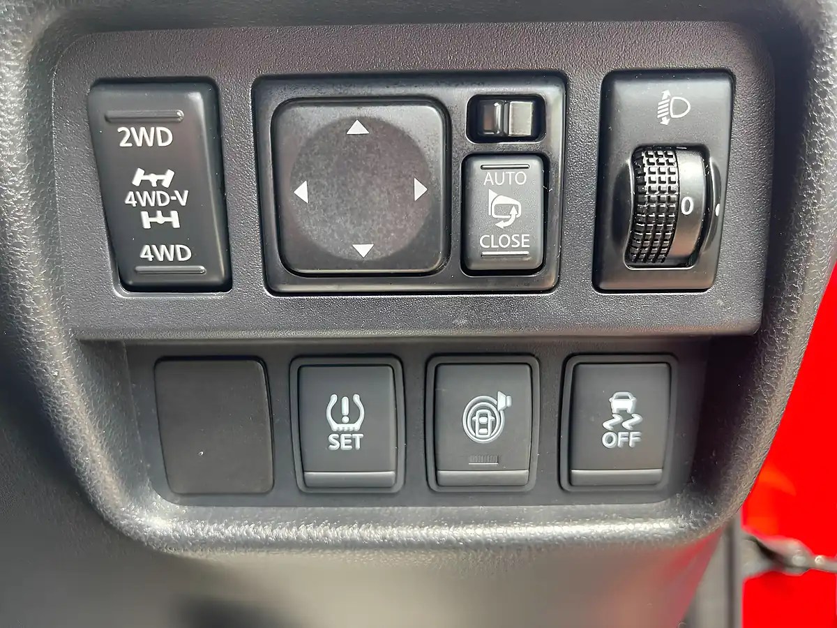 Used 2015 Nissan Juke Tekna Xtron Red - Interior and Exterior details 15