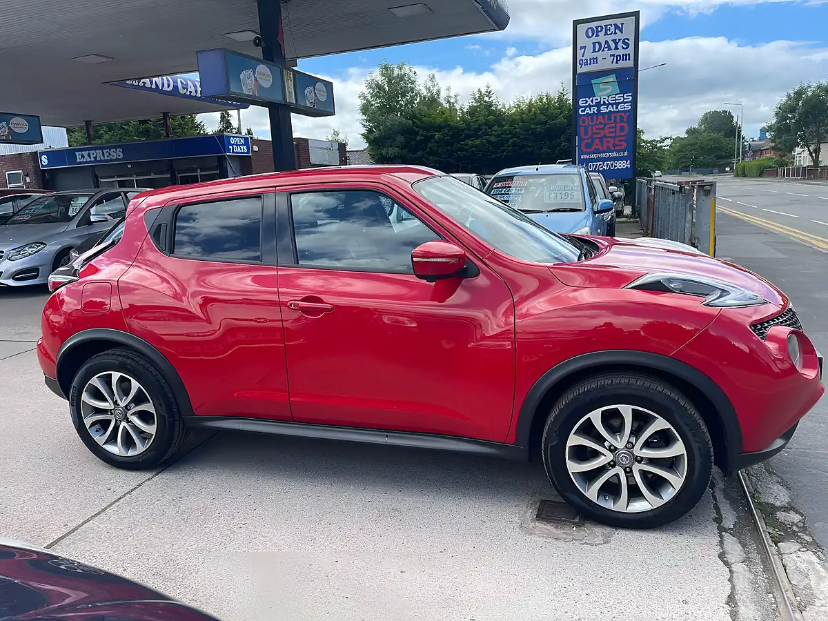 Used 2015 Nissan Juke Tekna Xtron Red - Interior and Exterior details 3