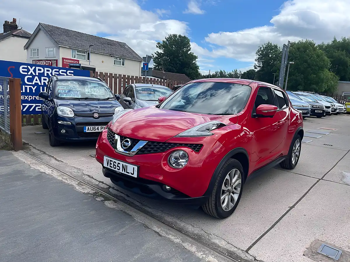Used 2015 Nissan Juke Tekna Xtron Red - Interior and Exterior details 4