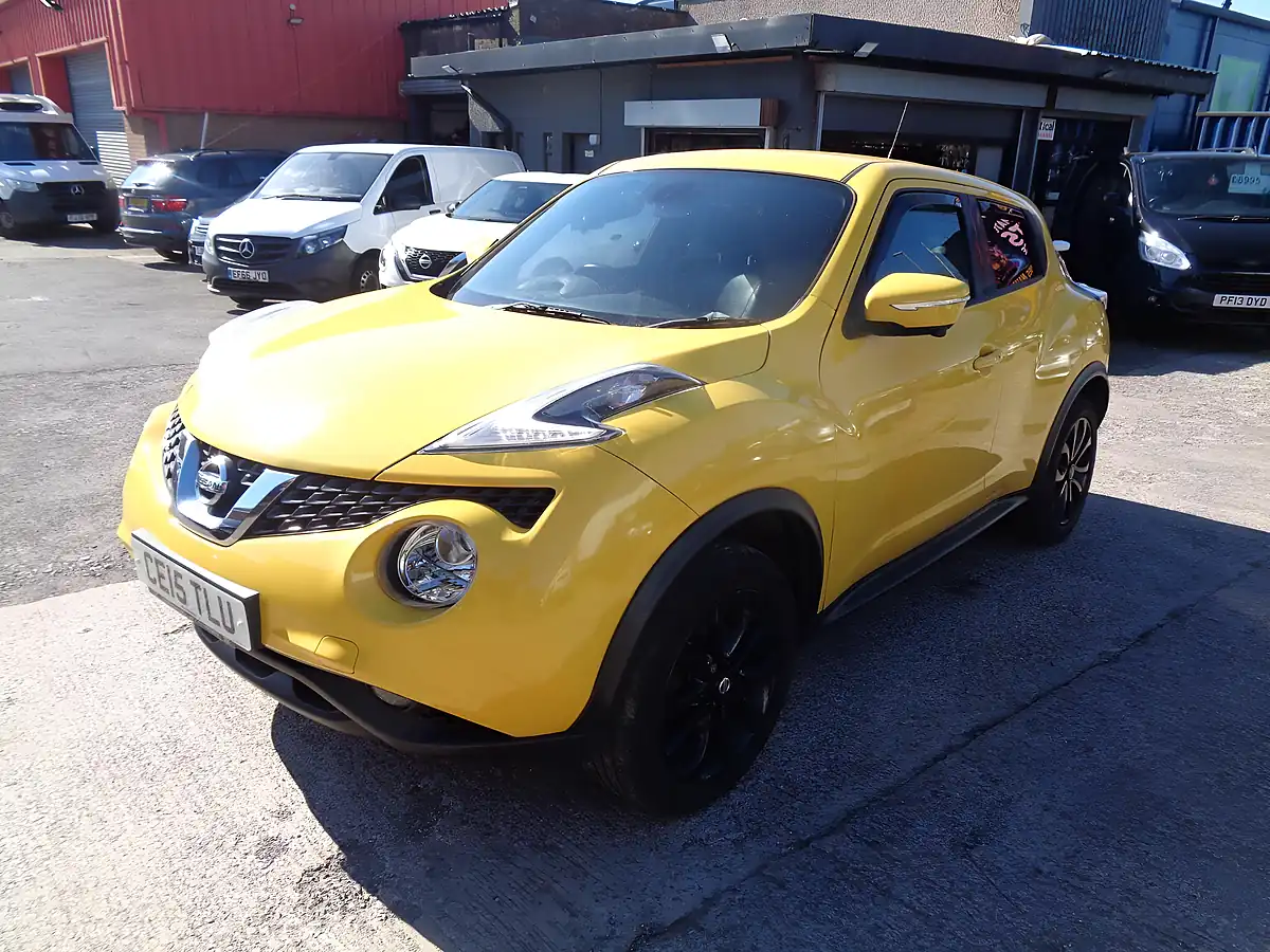 Used 2015 Nissan Juke Tekna Yellow - Front View