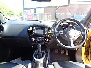 Used 2015 Nissan Juke Tekna Yellow - Interior and Exterior details 11