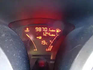 Used 2015 Nissan Juke Tekna Yellow - Interior and Exterior details 12