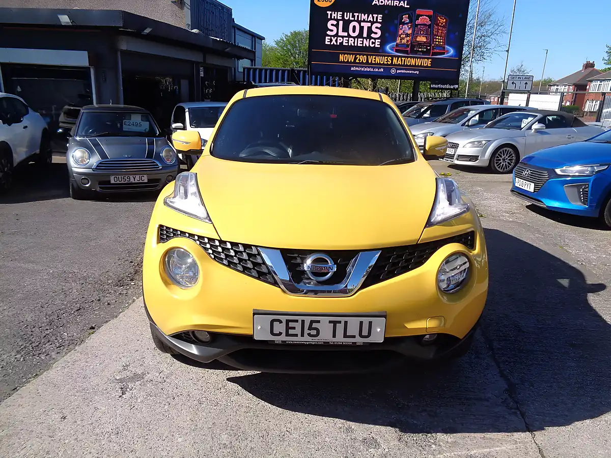 Used 2015 Nissan Juke Tekna Yellow - Interior and Exterior details 2