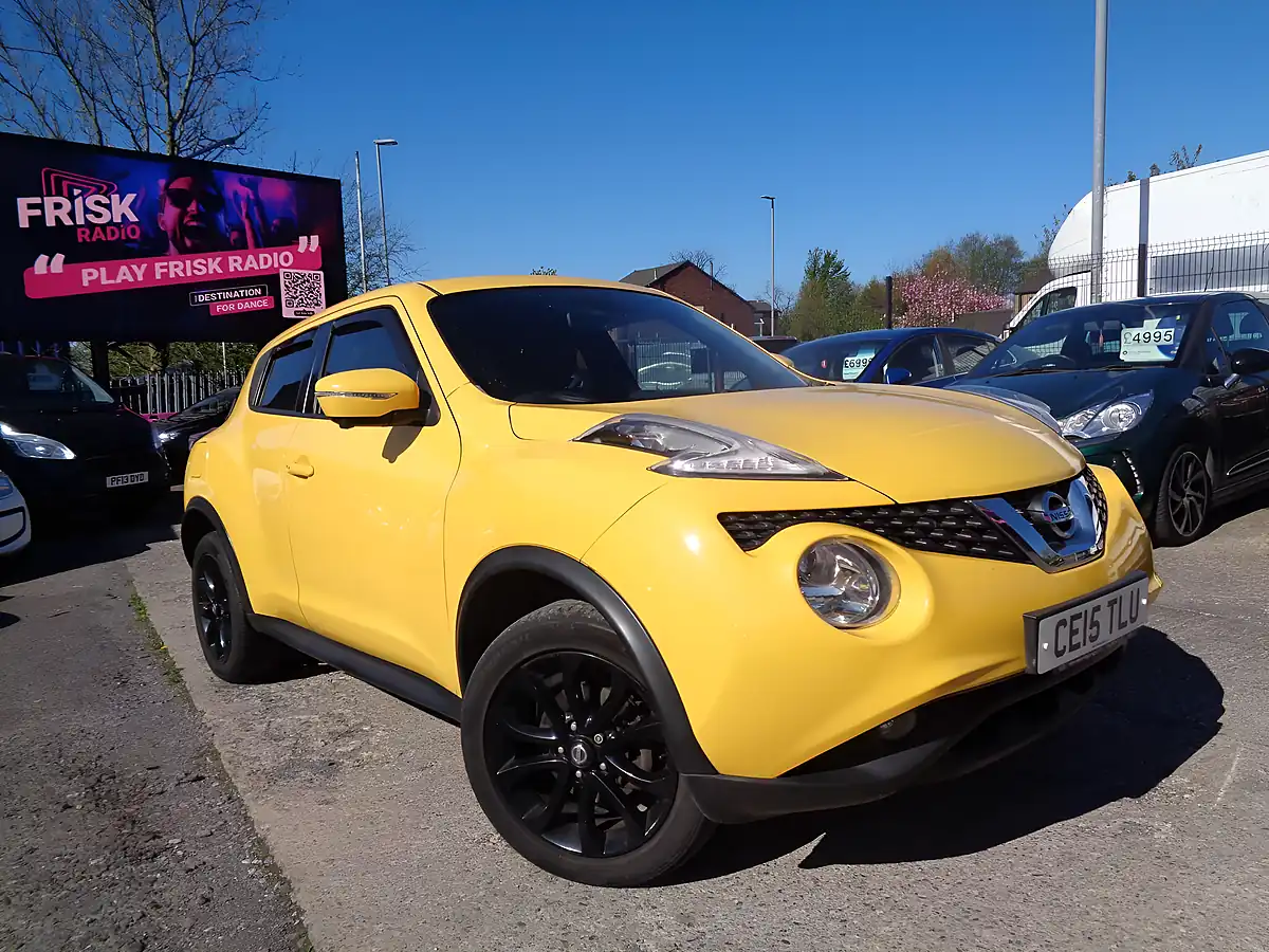 Used 2015 Nissan Juke Tekna Yellow - Interior and Exterior details 3