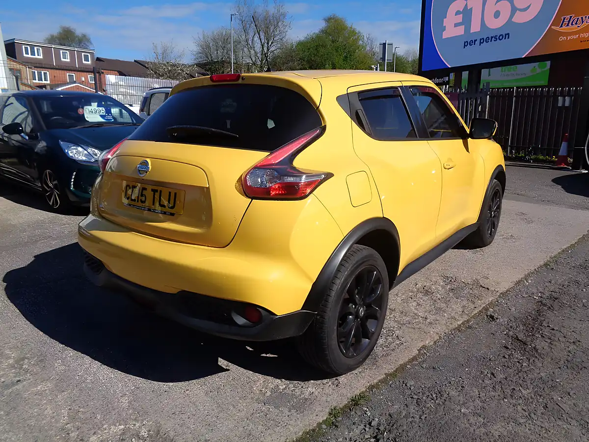 Used 2015 Nissan Juke Tekna Yellow - Interior and Exterior details 5