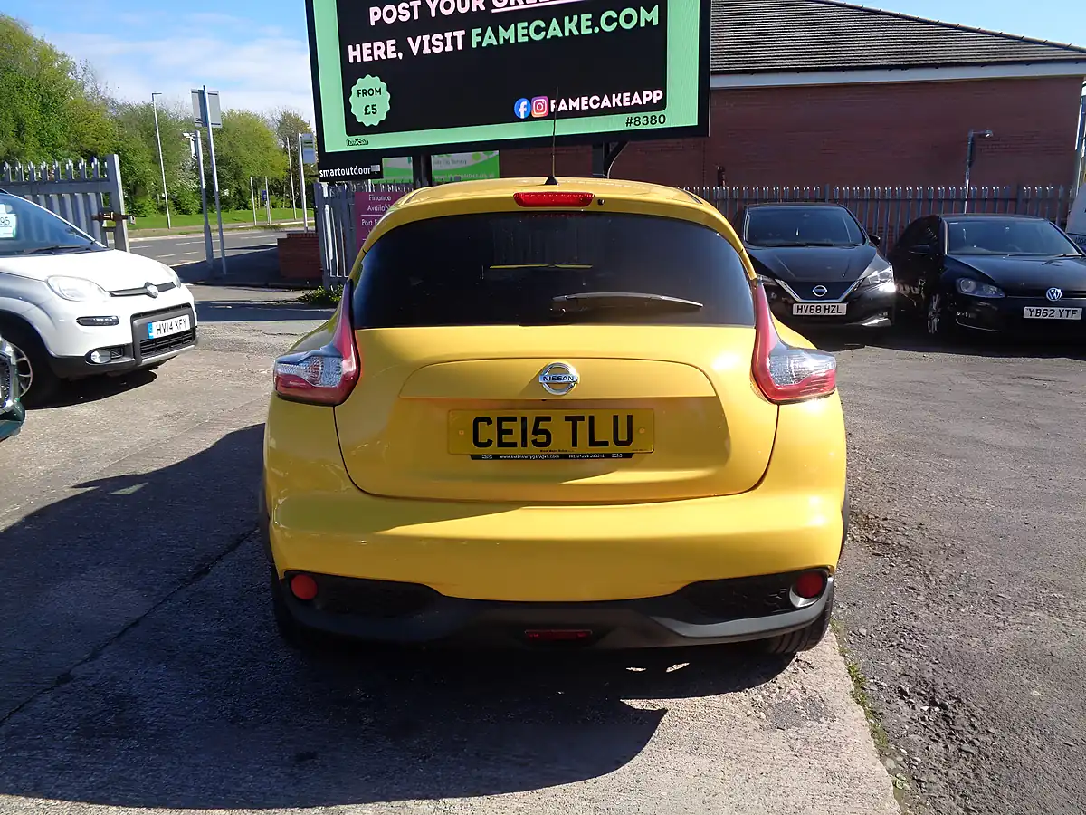 Used 2015 Nissan Juke Tekna Yellow - Interior and Exterior details 6