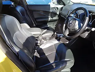 Used 2015 Nissan Juke Tekna Yellow - Interior and Exterior details 9