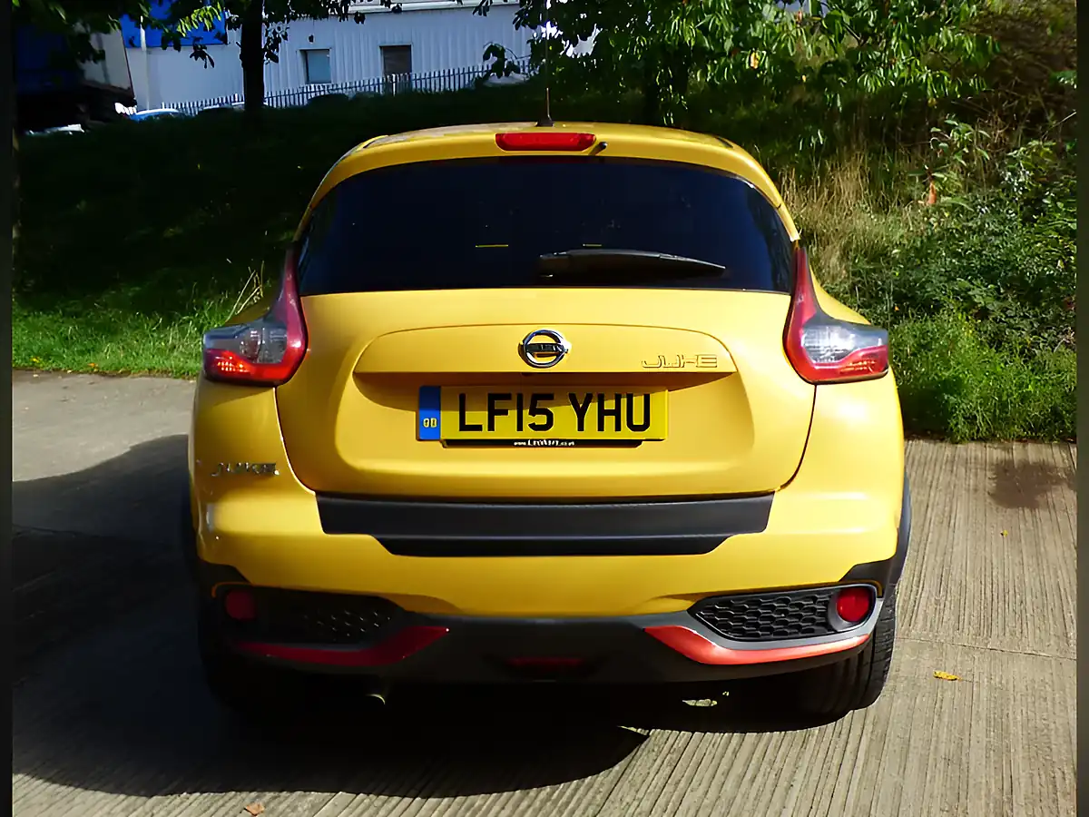 Used 2015 Nissan Juke Tekna Yellow - Interior and Exterior details 12