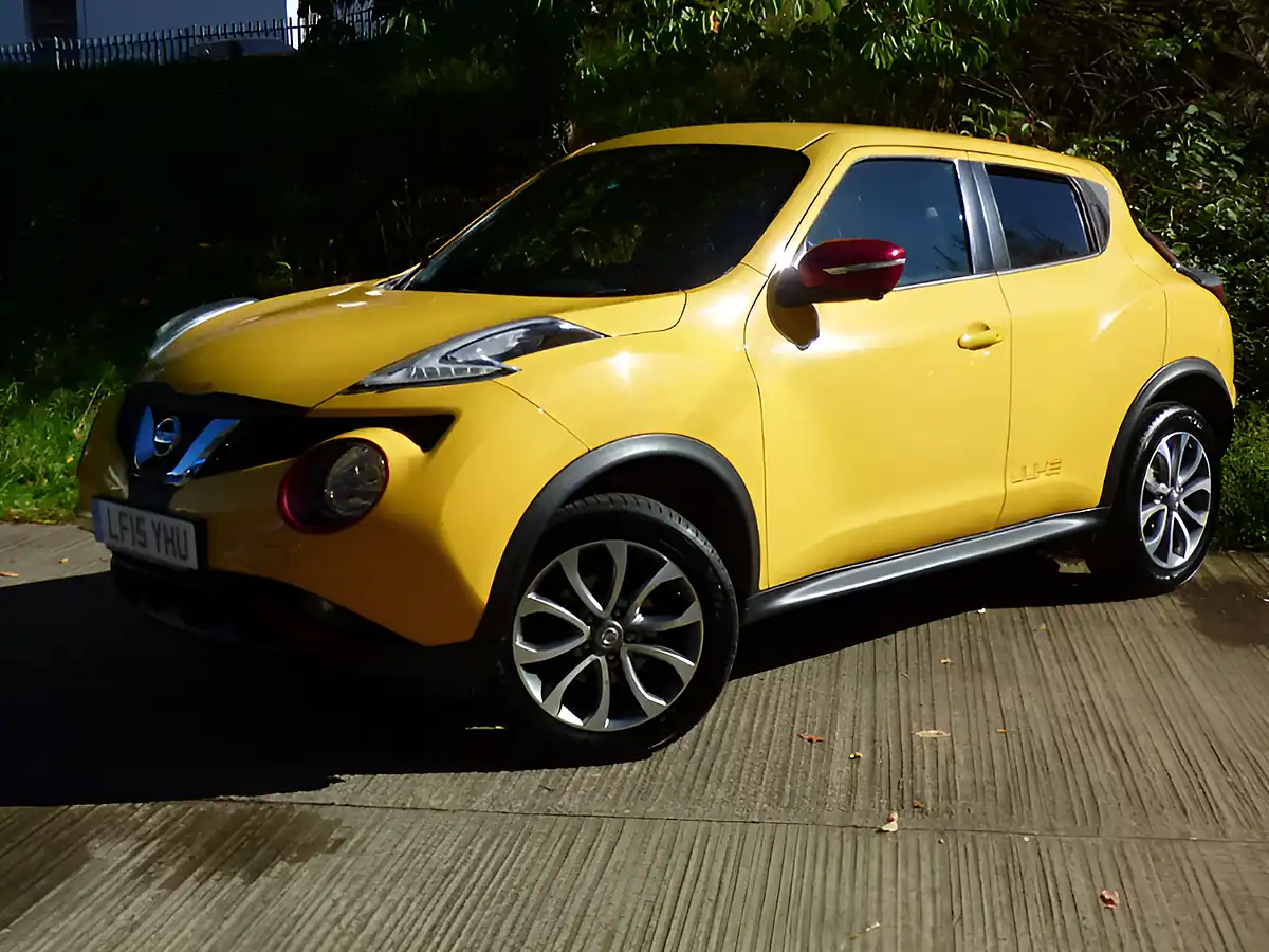 Used 2015 Nissan Juke Tekna Yellow - Interior and Exterior details 13