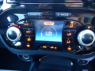 Used 2015 Nissan Juke Tekna Yellow - Interior and Exterior details 17