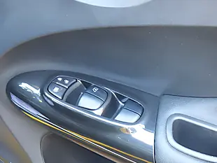 Used 2015 Nissan Juke Tekna Yellow - Interior and Exterior details 20