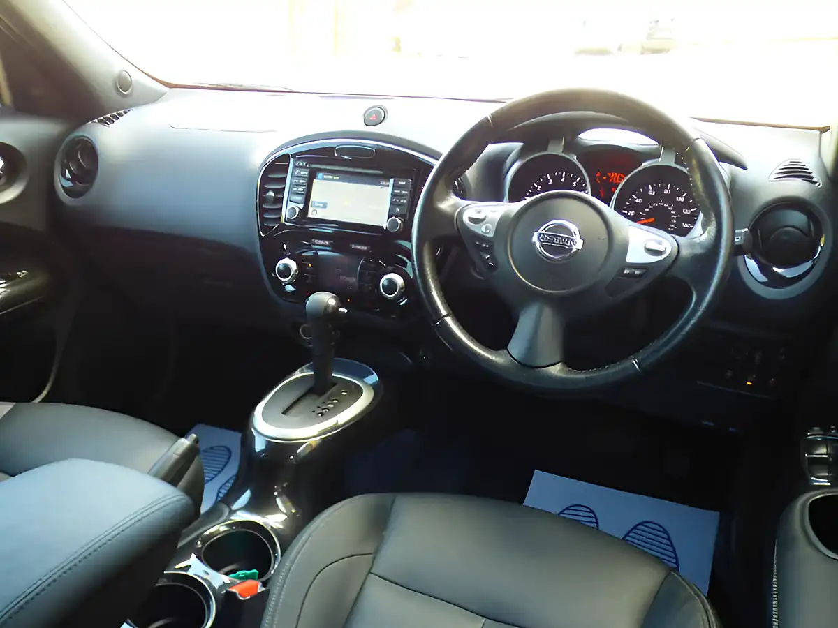 Used 2015 Nissan Juke Tekna Yellow - Interior and Exterior details 3