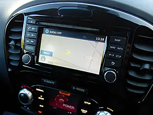 Used 2015 Nissan Juke Tekna Yellow - Interior and Exterior details 5