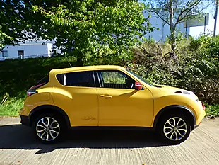 Used 2015 Nissan Juke Tekna Yellow - Interior and Exterior details 9