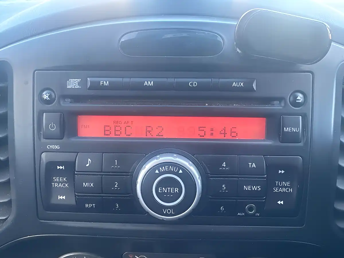 Used 2015 Nissan Juke Visia Black - Interior and Exterior details 2