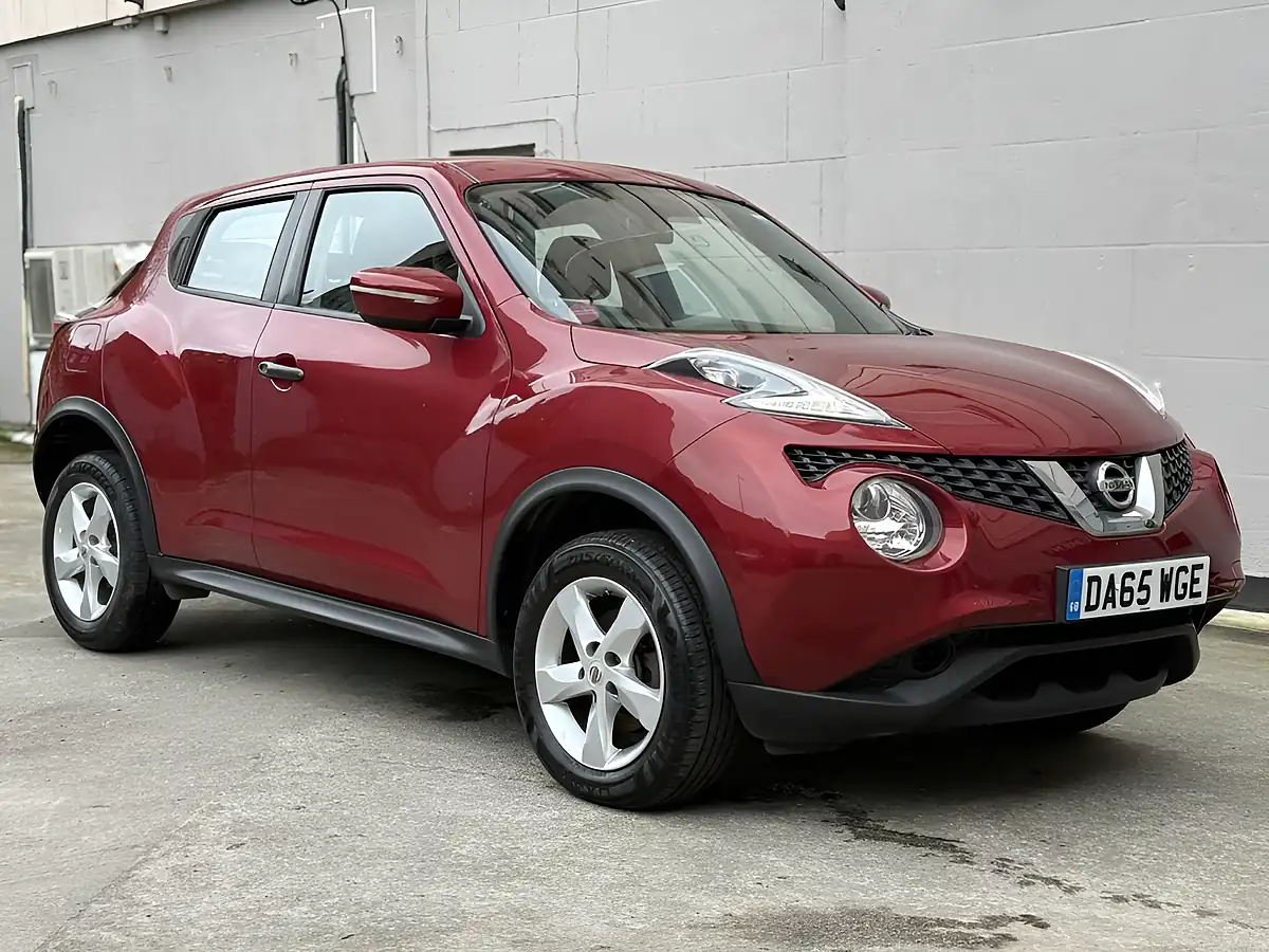 Used 2015 Nissan Juke Visia Red - Front View