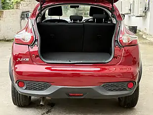 Used 2015 Nissan Juke Visia Red - Interior and Exterior details 10