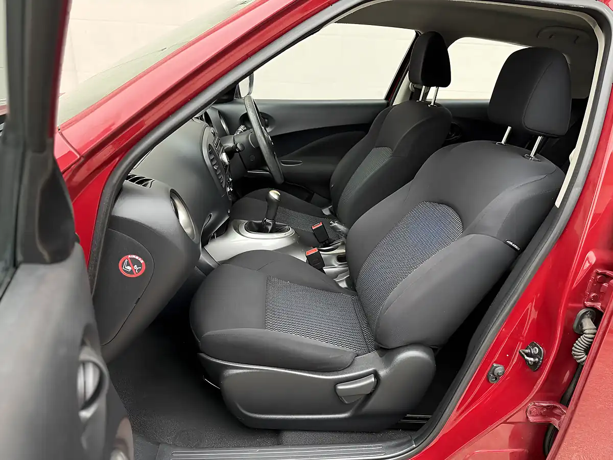 Used 2015 Nissan Juke Visia Red - Interior and Exterior details 13