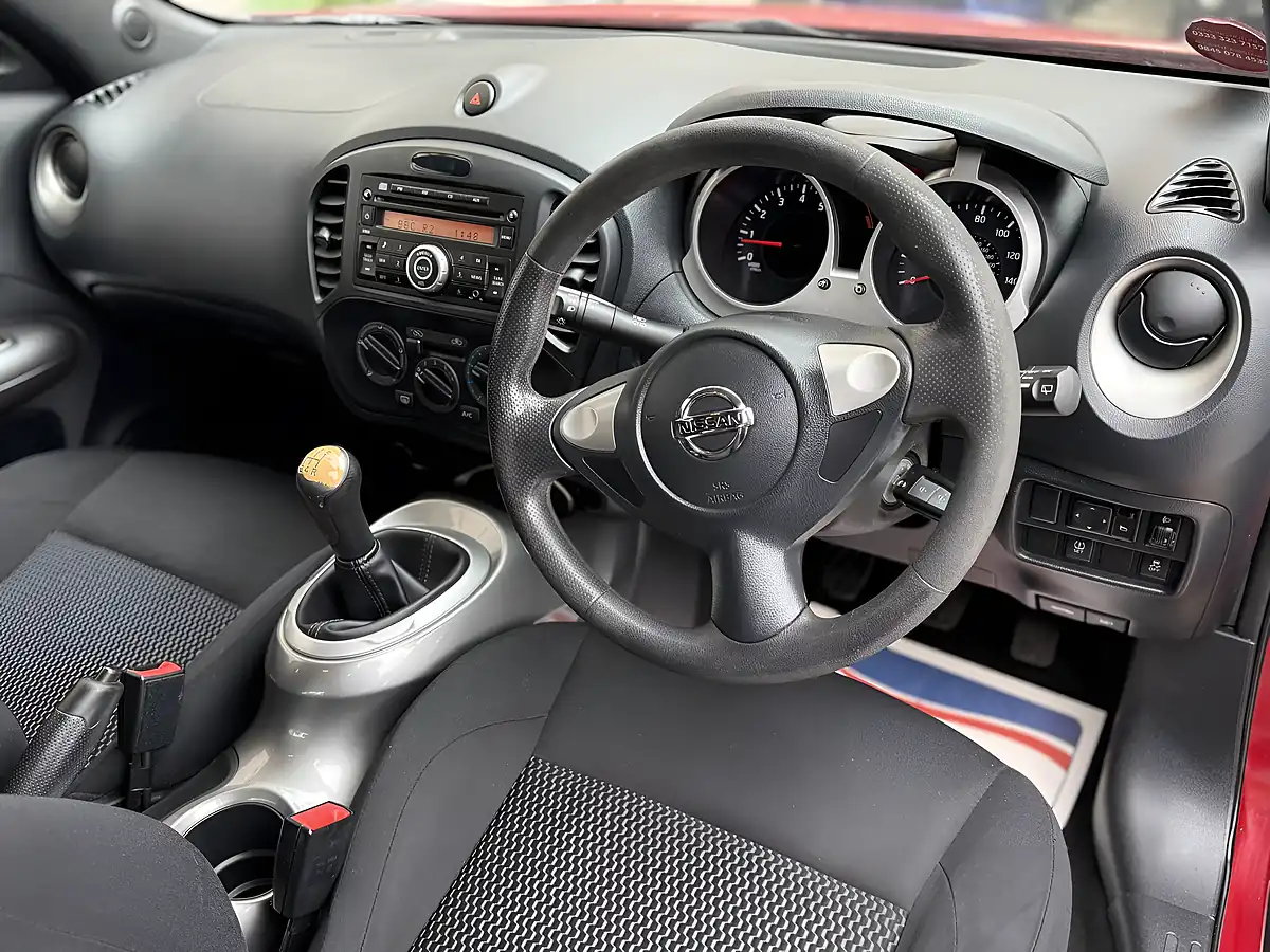 Used 2015 Nissan Juke Visia Red - Interior and Exterior details 15