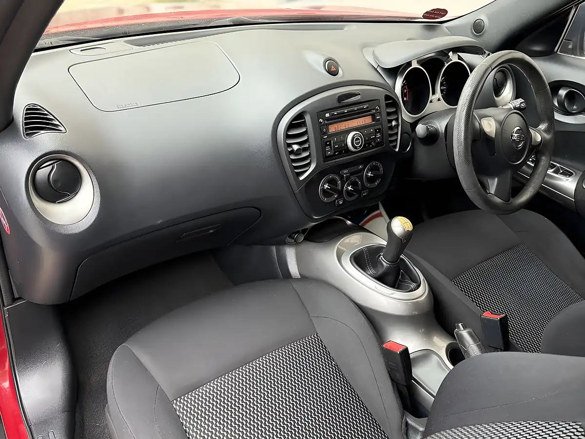 Used 2015 Nissan Juke Visia Red - Interior and Exterior details 16