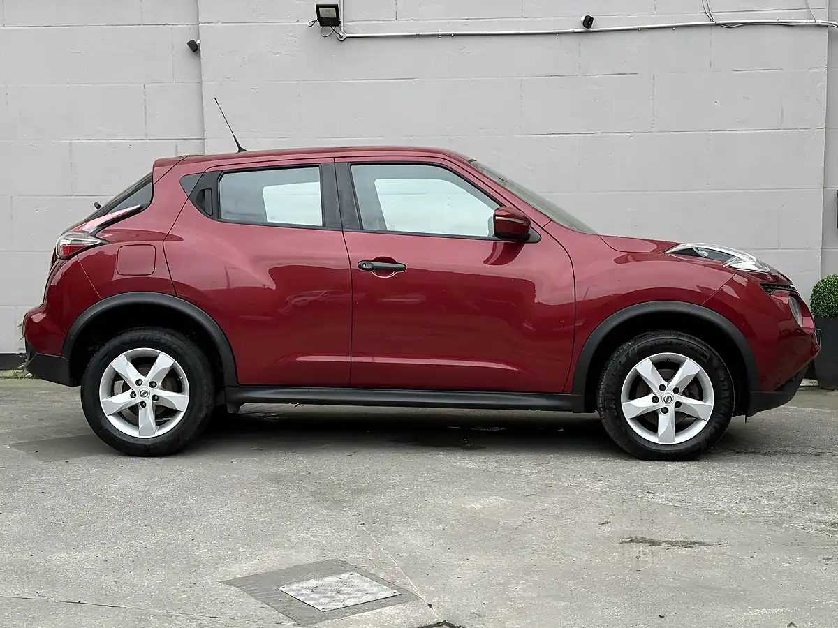 Used 2015 Nissan Juke Visia Red - Interior and Exterior details 5